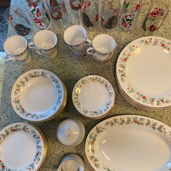 Holiday dishes - Picture 2 of 2